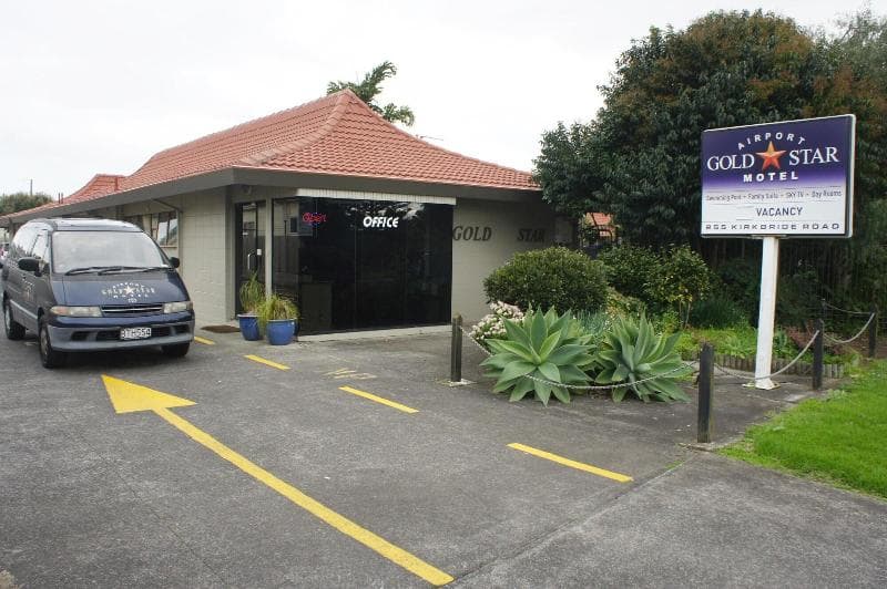Airport Gold Star Motel 3