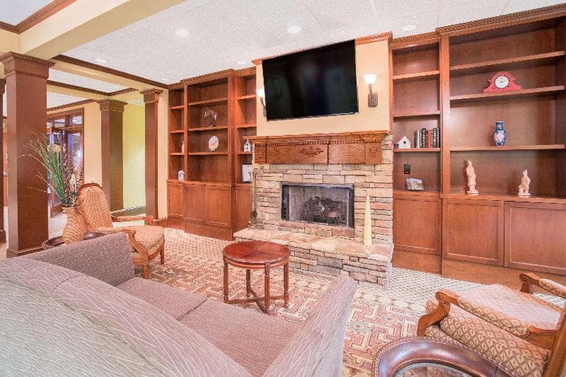 Hawthorn Suites by Wyndham Conyers 5