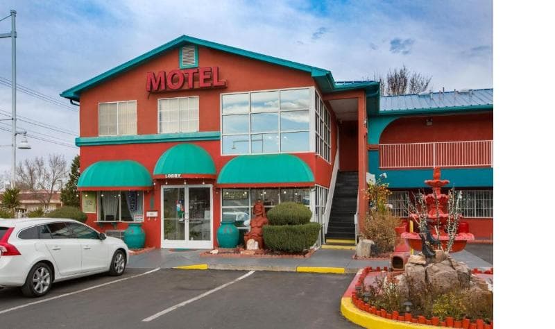 Sandia Peak Inn, A Howard Johnson By Wyndham photo 1