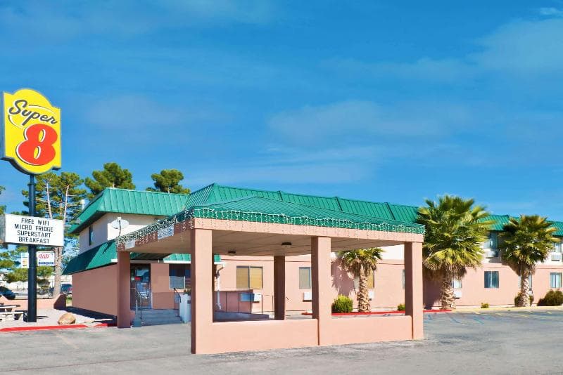 Super 8 by Wyndham Alamogordo 5
