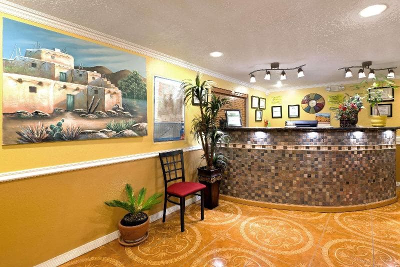 Super 8 by Wyndham Alamogordo 4