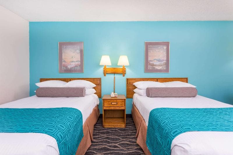 Howard Johnson by Wyndham Commerce 3
