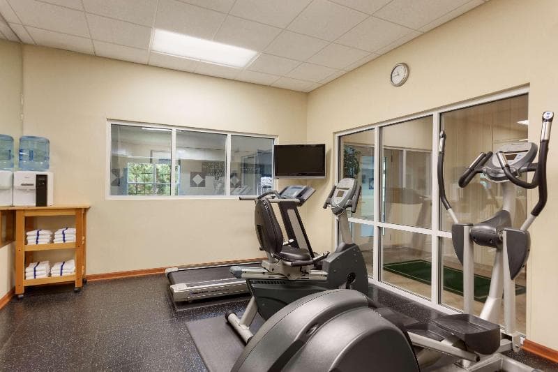 Comfort Inn & Suites 2