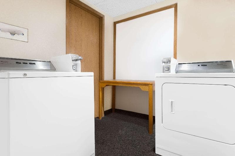 Days Inn by Wyndham Ames 5