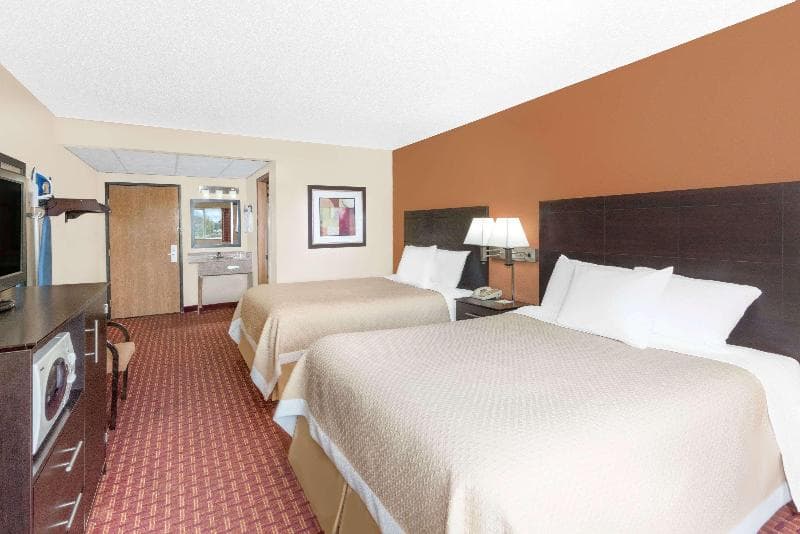 Days Inn by Wyndham Ames 2