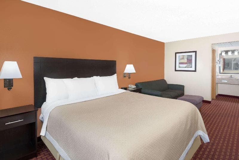 Days Inn by Wyndham Ames 3