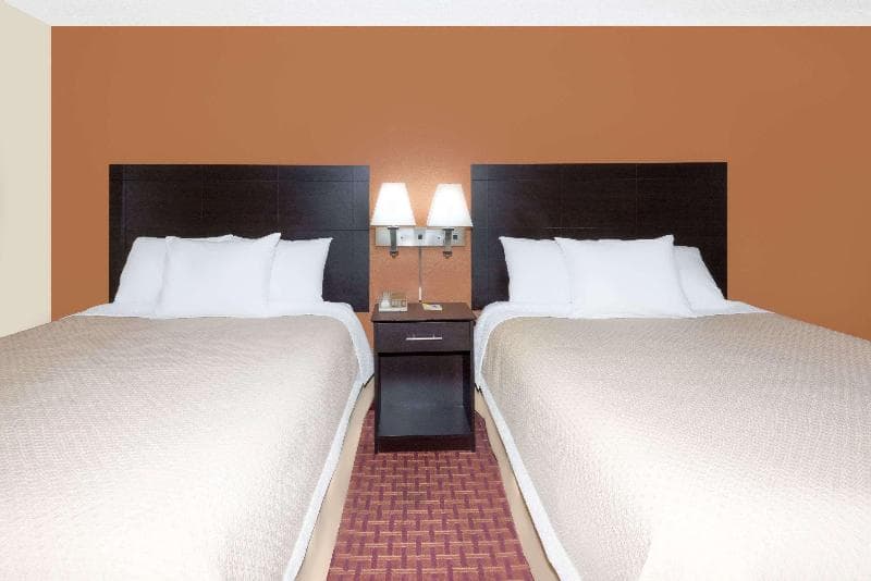 Days Inn by Wyndham Ames 4