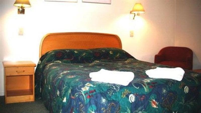 Rayland Epsom Motel photo 1