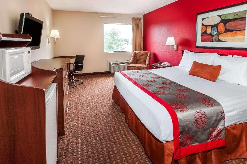 Ramada by Wyndham Locust Grove 4