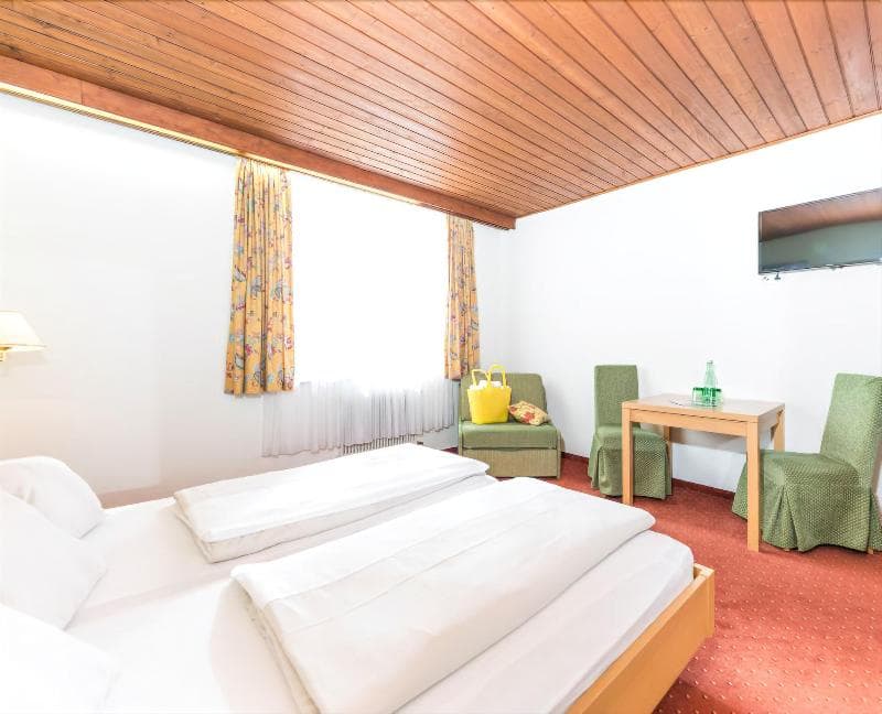 Hotel Zur Post & Appartementhaus Kern photo 1