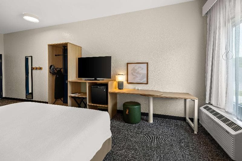 Spark By Hilton Tifton 5