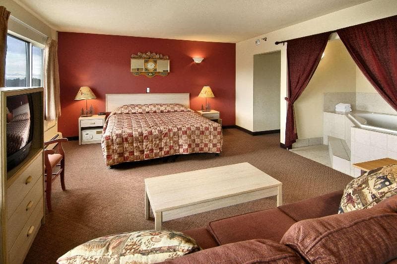 Ramada by Wyndham Anchorage Downtown 5