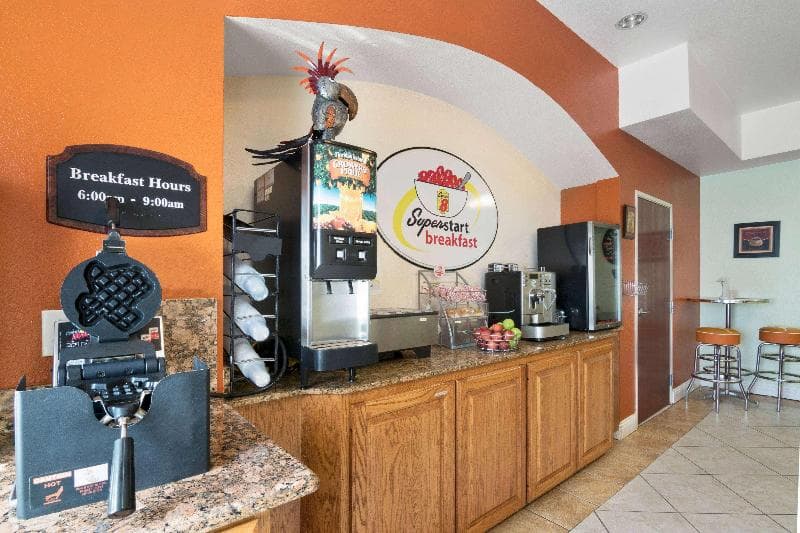 Super 8 By Wyndham Austin/Airport South 2