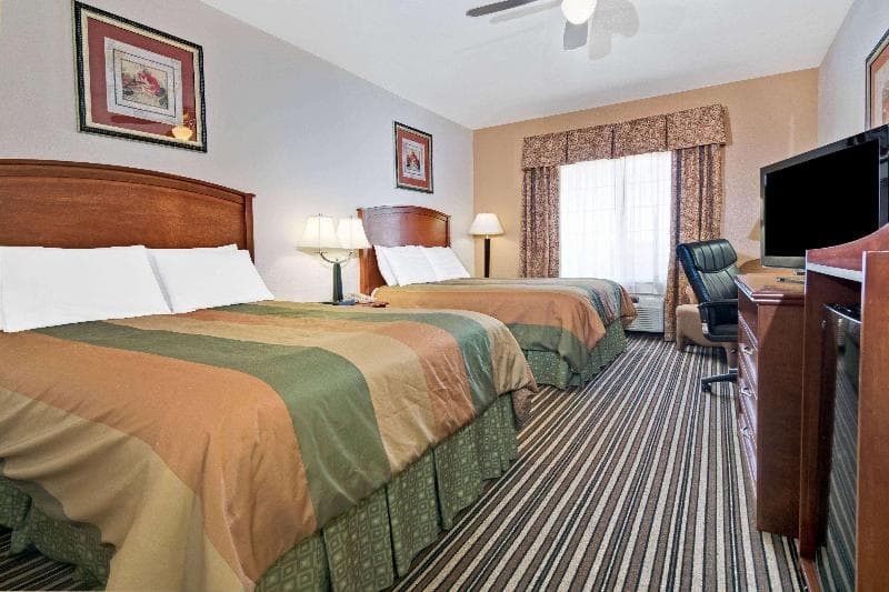 Super 8 By Wyndham Austin/Airport South 3