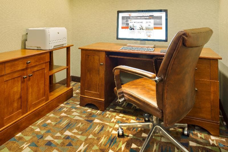Holiday Inn Express & Suites Kalamazoo 2