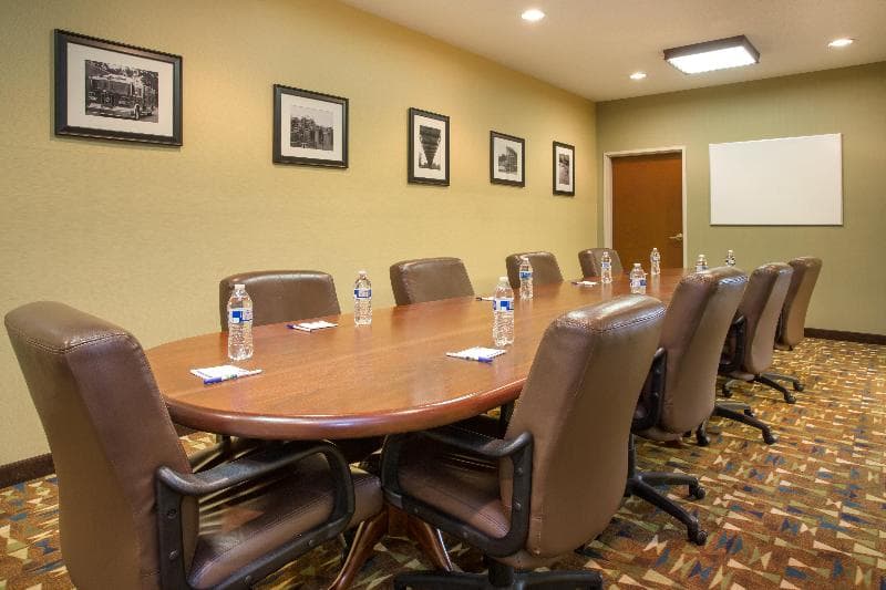 Holiday Inn Express & Suites Kalamazoo main