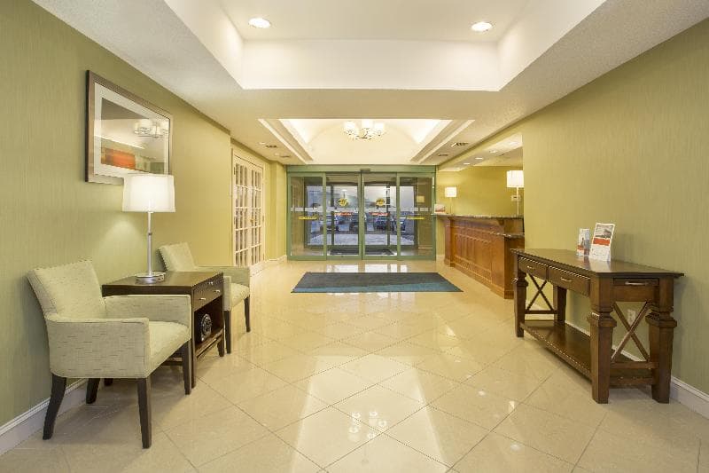 Holiday Inn Express & Suites Kalamazoo 3