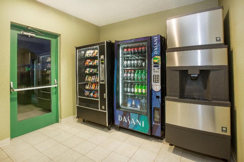 Holiday Inn Express & Suites Kalamazoo 4