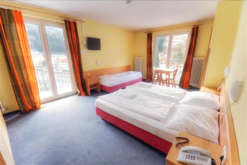 Euro Youth Hotel & Krone 4