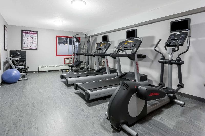Stony Plain Inn & Suites 2