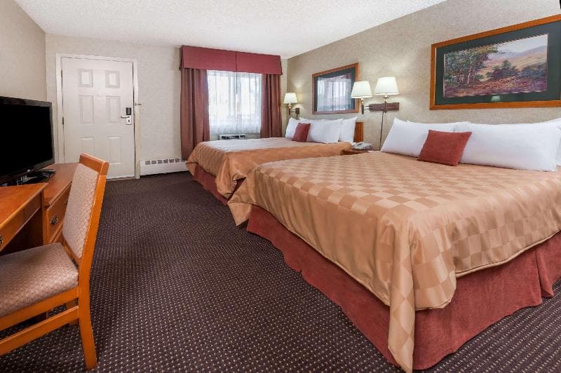 Stony Plain Inn & Suites 3