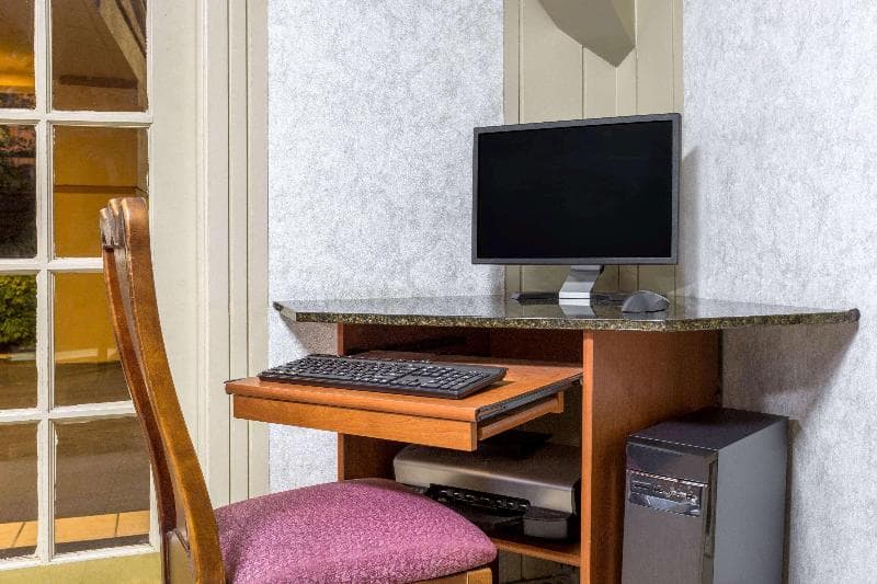Howard Johnson by Wyndham Athens 1
