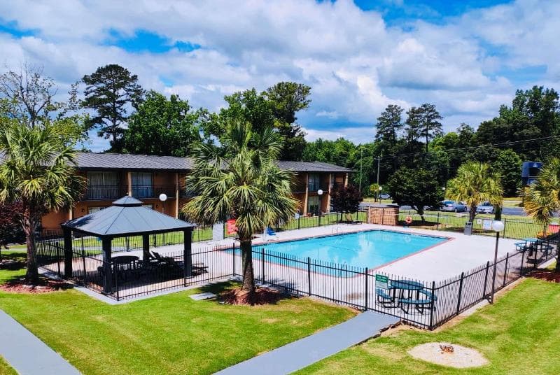 Howard Johnson by Wyndham Athens 5