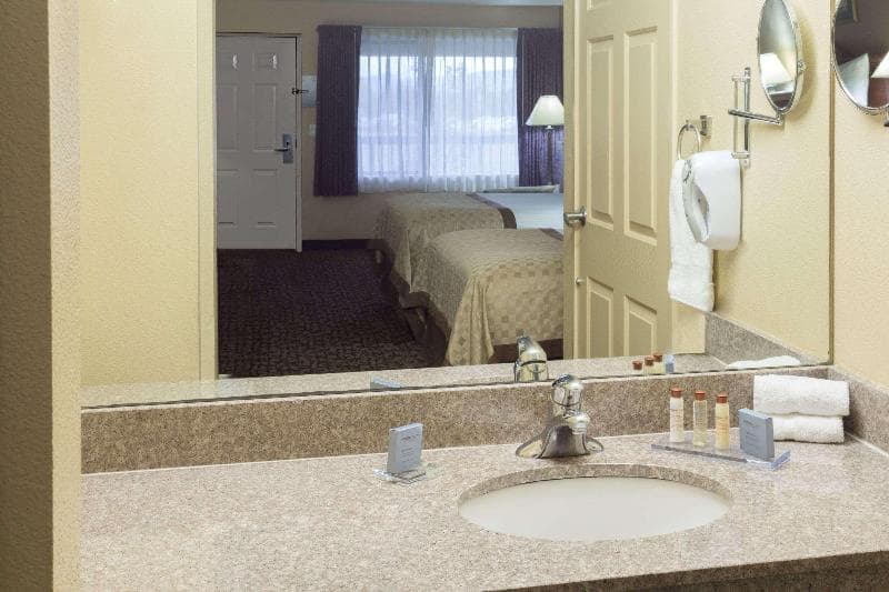 Hawthorn Suites by Wyndham Napa Valley 3