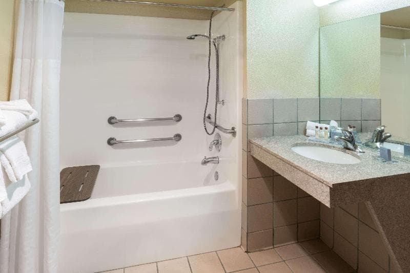 Hawthorn Suites by Wyndham Napa Valley 5