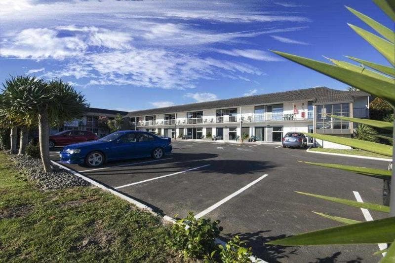 Ellerslie Palms Motel main