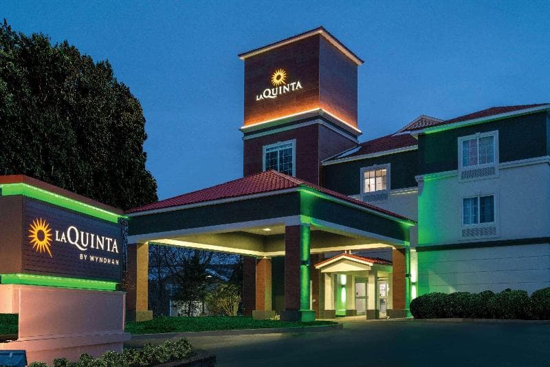 La Quinta Inn & Suites by Wyndham Latham Albany Airport photo 1