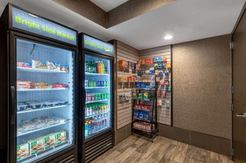 La Quinta Inn & Suites by Wyndham Anchorage Airport 5