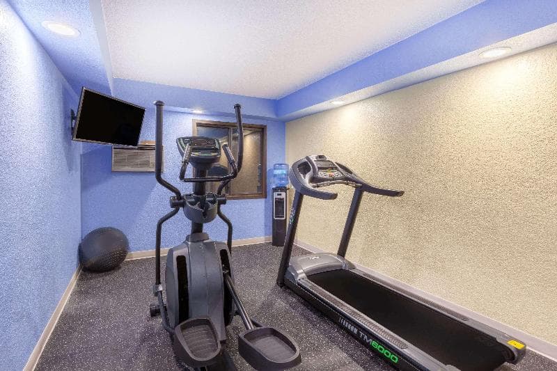Days Inn By Wyndham Mason City 2