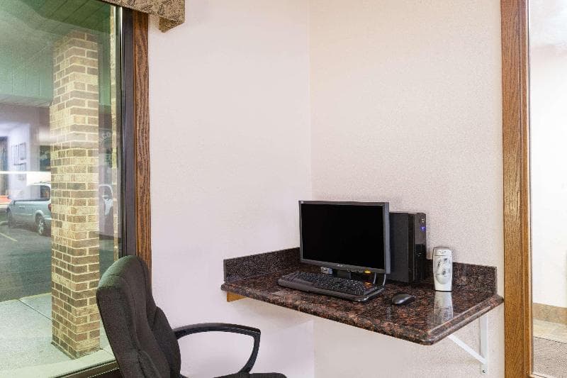 Days Inn By Wyndham Mason City photo 1