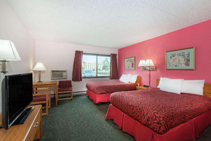 Days Inn By Wyndham Mason City 4