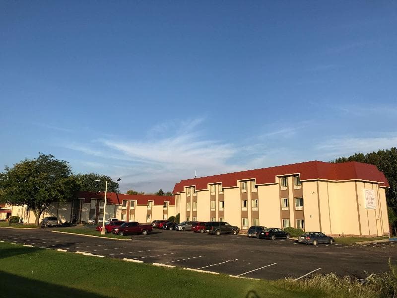 Ramada by Wyndham Albert Lea photo 1