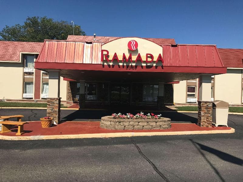 Ramada by Wyndham Albert Lea 3