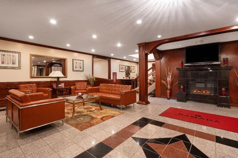Ramada by Wyndham Albert Lea 4