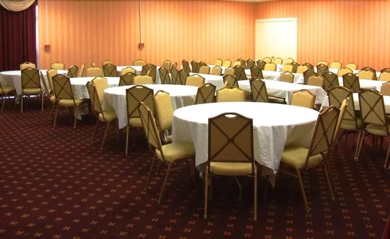 A Victory Inn And Suites 4