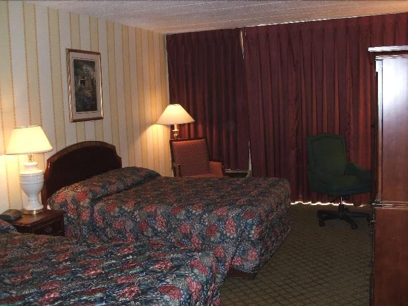 A Victory Inn And Suites 2