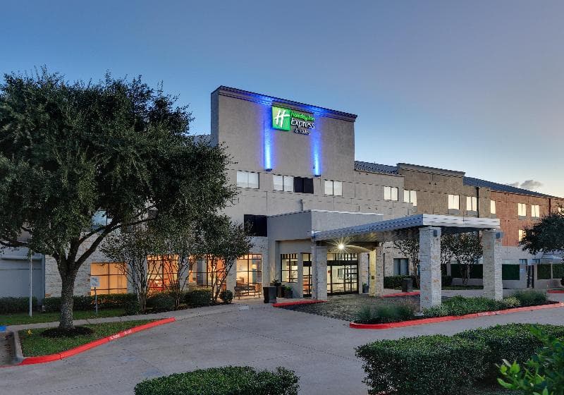 Holiday Inn Express & Suites Austin Round Rock 3