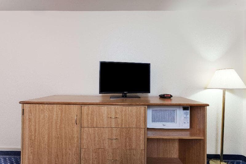 Days Inn by Wyndham Anaheim West photo 1