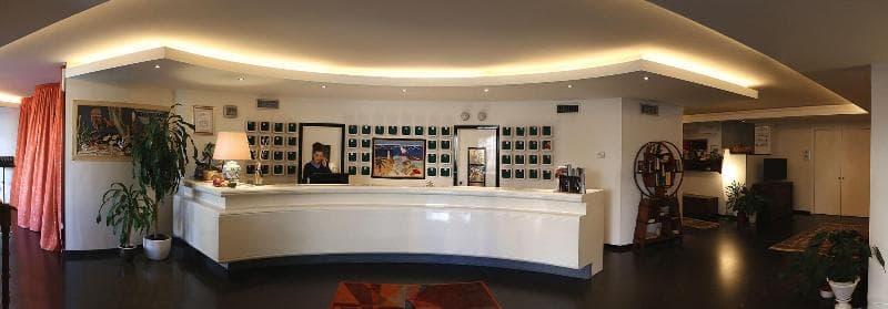 International photo 1