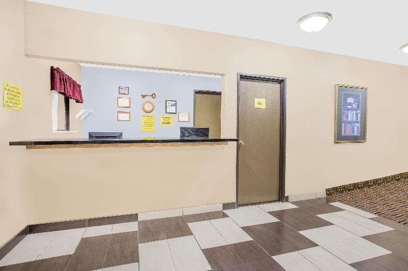 Boarders Inn & Suites By Cobblestone Hotels - Waterloo 5