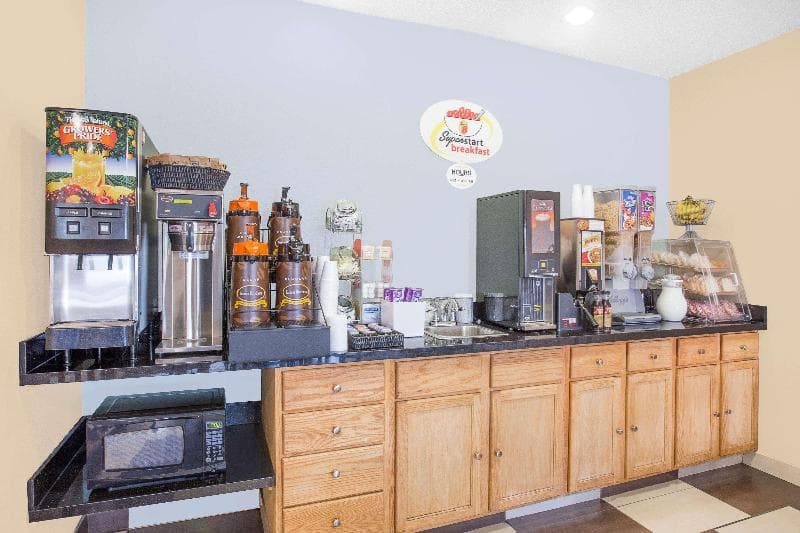 Boarders Inn & Suites By Cobblestone Hotels - Waterloo 3
