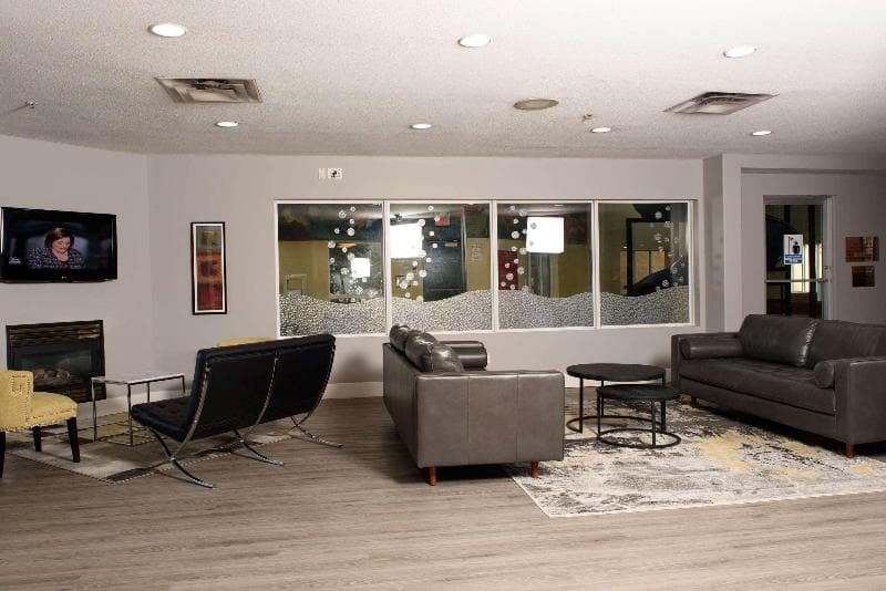 Super 8 By Wyndham Edmonton South 3