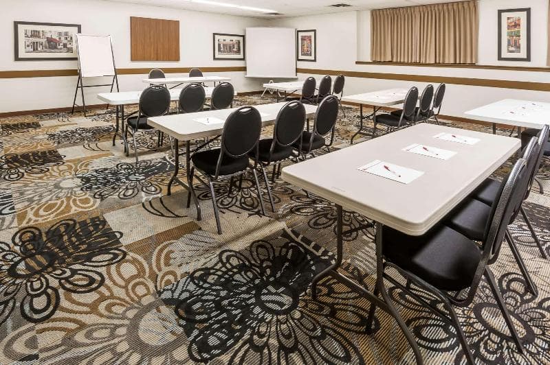 Ramada By Wyndham Sherwood Park 3
