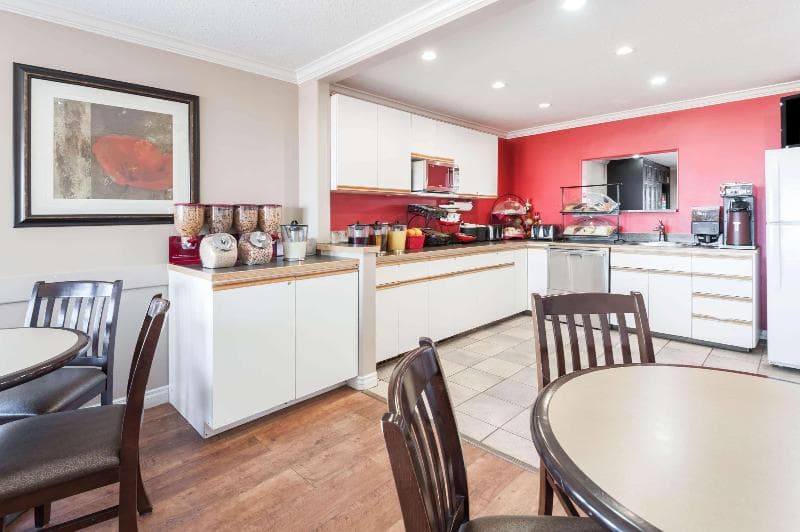 Ramada By Wyndham Sherwood Park 5