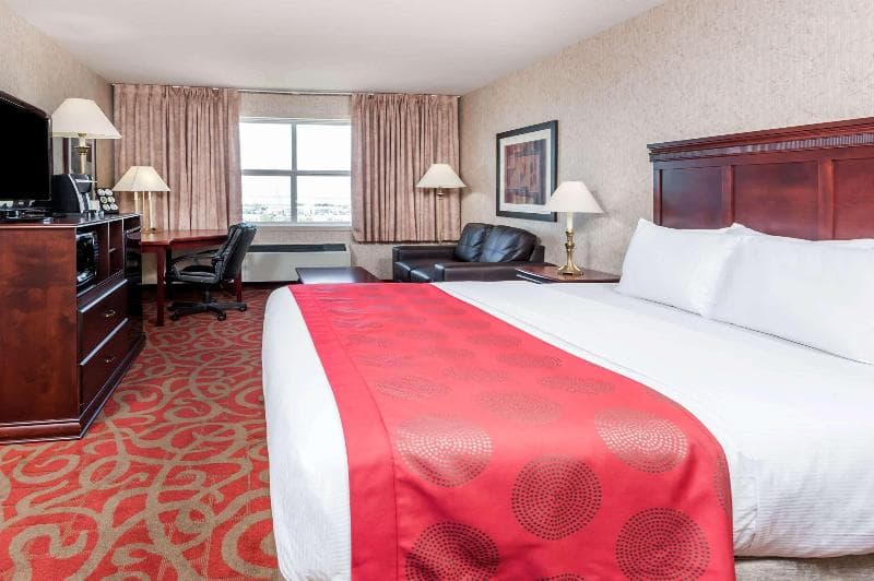 Ramada By Wyndham Sherwood Park 2