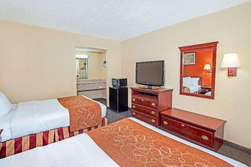 Days Inn by Wyndham Canton photo 1